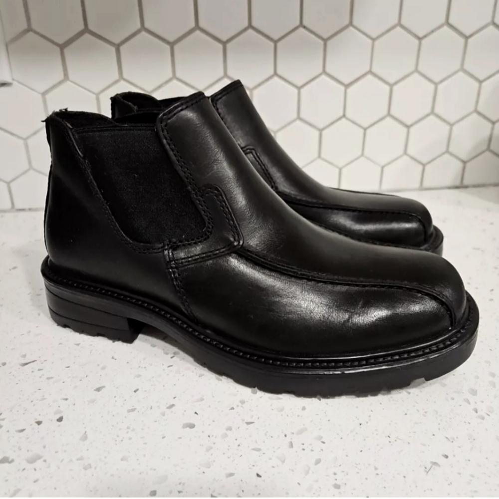 GBX Mens Size  7  Black Leather Chelsea Boots Chunky Lug